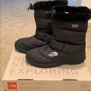 North Face women’s black snow booties